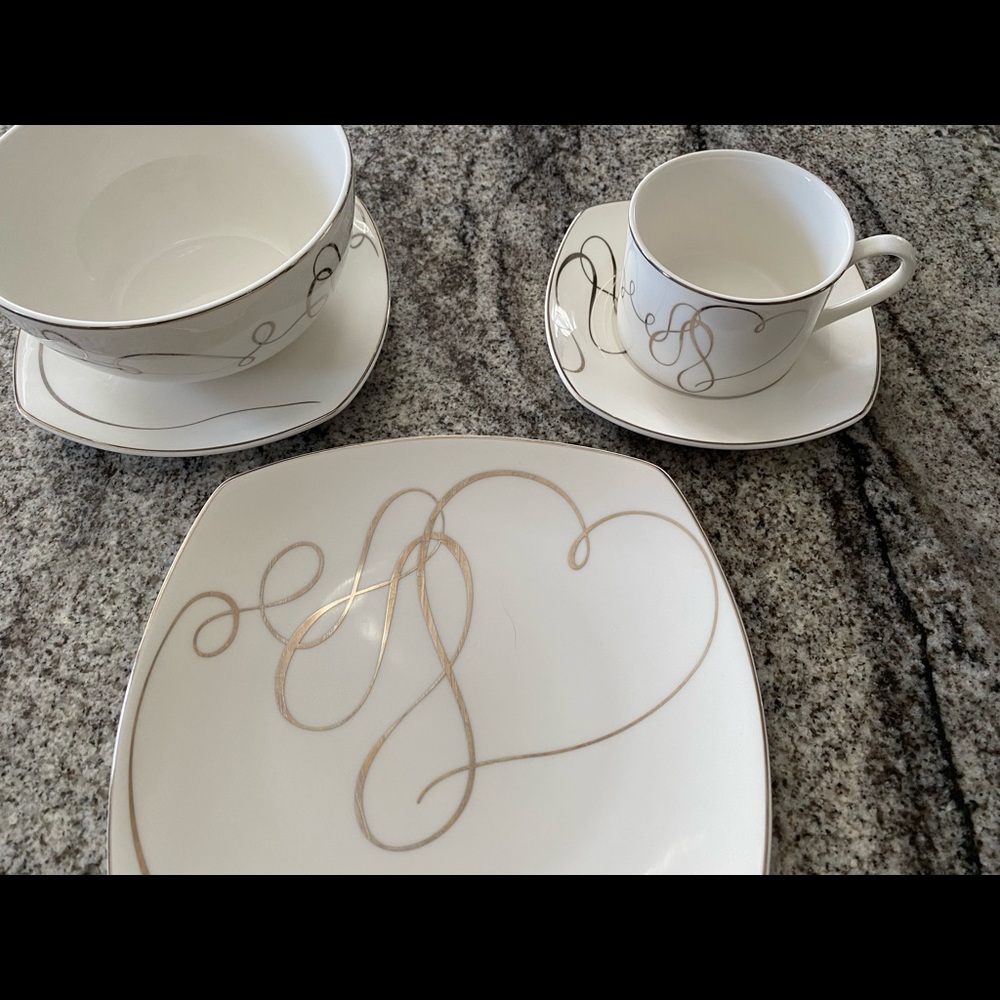 Mikasa set 20 piece set for four